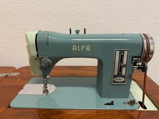 Máquina de coser Alfa de madera