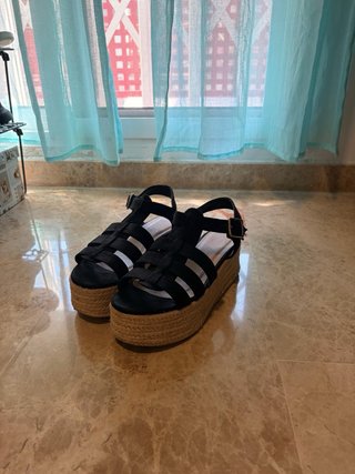 Sandalias negras con plataforma
