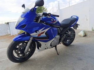Suzuki GSX650F Azul y Blanca