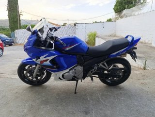 Suzuki GSX650F Azul y Blanca