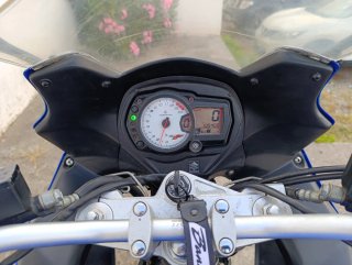 Suzuki GSX650F Azul y Blanca