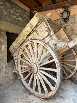 Carro de bueyes antiguo de madera