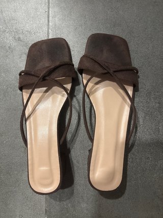 Sandalias marrones de tiras