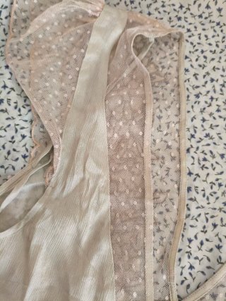 Blusa cuello pico con blonda Talla S