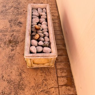 Vendo 5 Maceteros de piedra beige y marrón