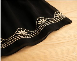 Vestido negro bordado S + cinturón. Nuevo. Talla S