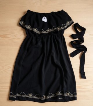 Vestido negro bordado S + cinturón. Nuevo. Talla S