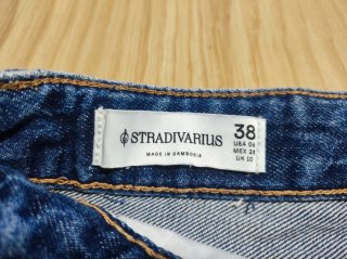 Shorts vaqueros Stradivarius, modelo D75
