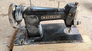 Máquina de coser Wertheim antigua