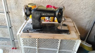 Máquina de coser Wertheim antigua