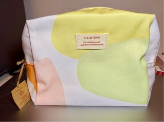 Kit de cuidados Clarins com 12 produtos