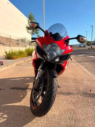 Suzuki GSX-R Roja y Blanca