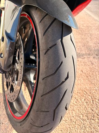 Suzuki GSX-R Roja y Blanca