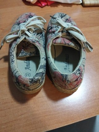 Zapatos niña floral beige y rosa talla 33