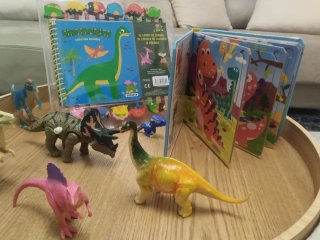 Lote Juguetes Dinosaurios y Libros