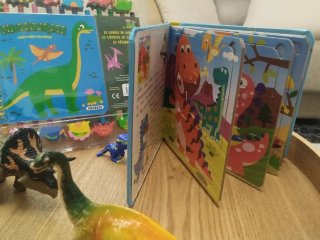 Lote Juguetes Dinosaurios y Libros