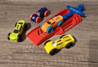 Lote Coches Hot Wheels y set lanzador nerf