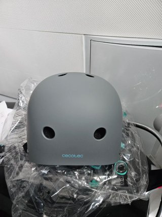 Casco Cecotec gris y verde sin estrenar