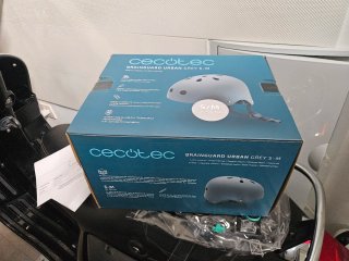 Casco Cecotec gris y verde sin estrenar