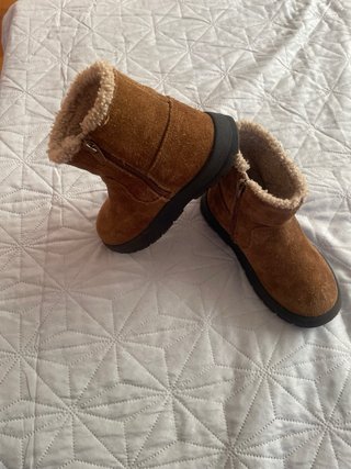 Botines ante camel niño