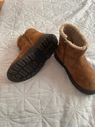 Botines ante camel niño