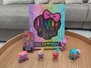 Lote Monster High y muñecos varios