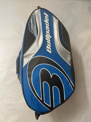 Bolsa paletero Bullpadel con etiqueta interna aut.