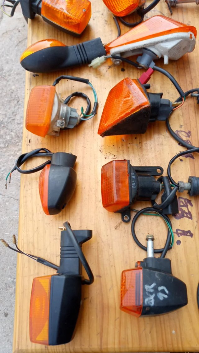 Lote intermitentes moto clásica.20€ unidad