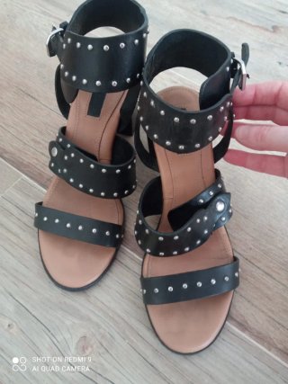 Sandalias Topshop negras con tachuelas