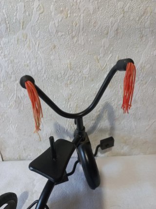 Triciclo de metal decorativo