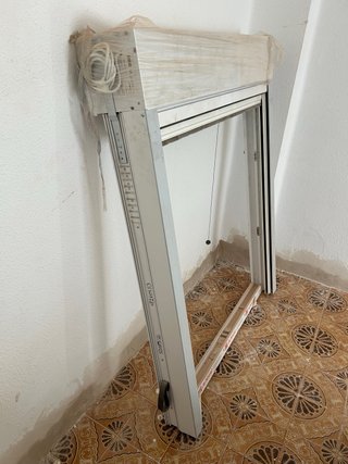 Ventana con persiana nueva