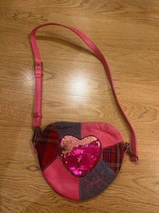 Bolso de niña con bordado y pompones y regalo otro