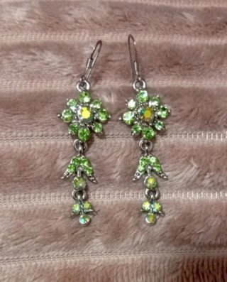 Pendientes flor brillantes verdes y plateados