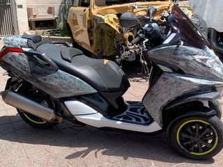 Peugeot Metropolis 400 RS Maxi Scooter