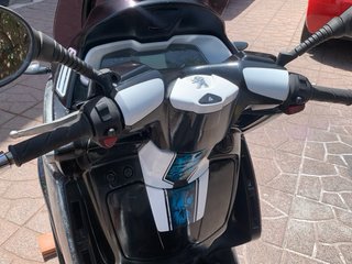 Peugeot Metropolis 400 RS Maxi Scooter