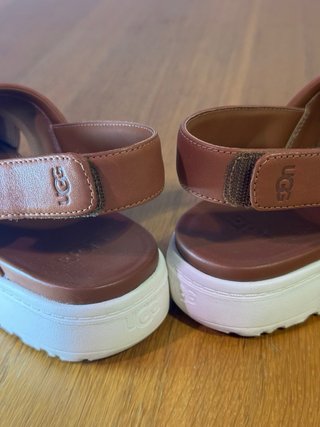 Sandalias UGG Marrones