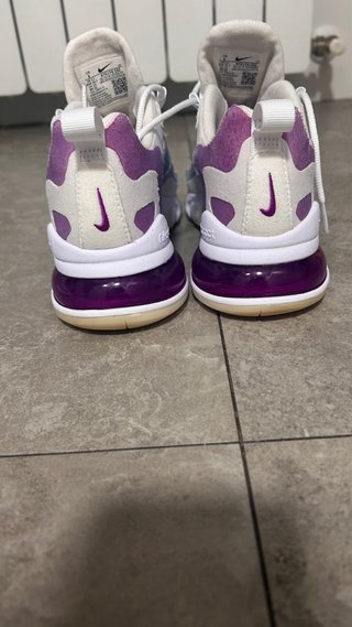 Nike y Adidas gris, verde azulado, blanco