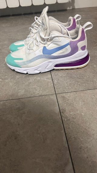 Nike y Adidas gris, verde azulado, blanco
