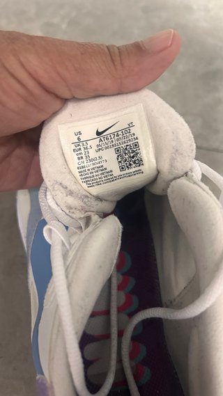 Nike y Adidas gris, verde azulado, blanco