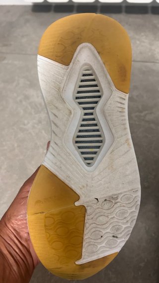 Nike y Adidas gris, verde azulado, blanco