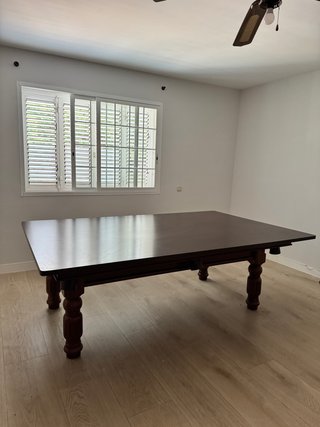Mesa de billar madera oscura