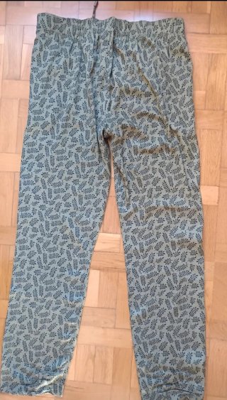 Pantalón fluido estampado hojas
