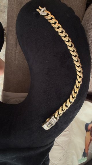 Cadena y colgante de oro
