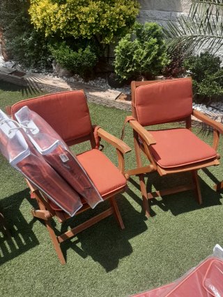 Mesa de jardín de madera y 5 sillas