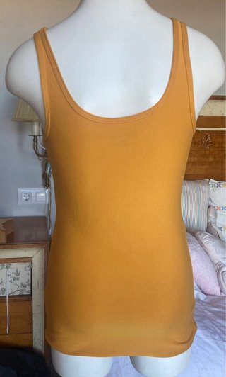 Camiseta básica mostaza nueva