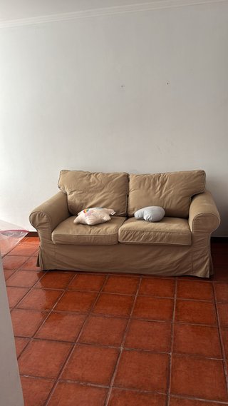 Sofá beige 2 plazas tela