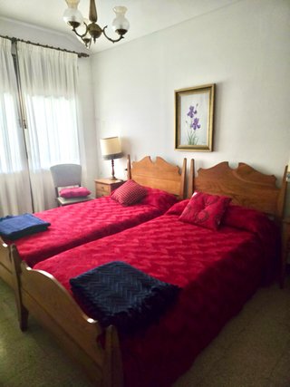 Lote 2 camas madera + 2 colchones