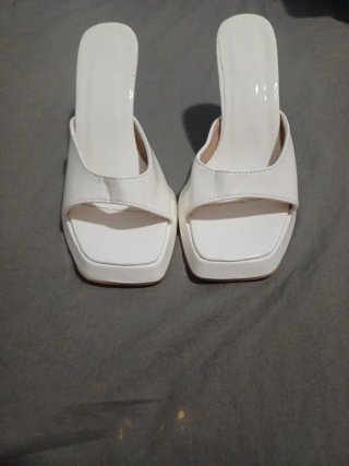 Zapatos blancos abiertos tacón plataforma