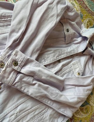 Chaqueta vaquera lila vintage de Zara.