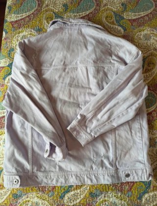 Chaqueta vaquera lila vintage de Zara.